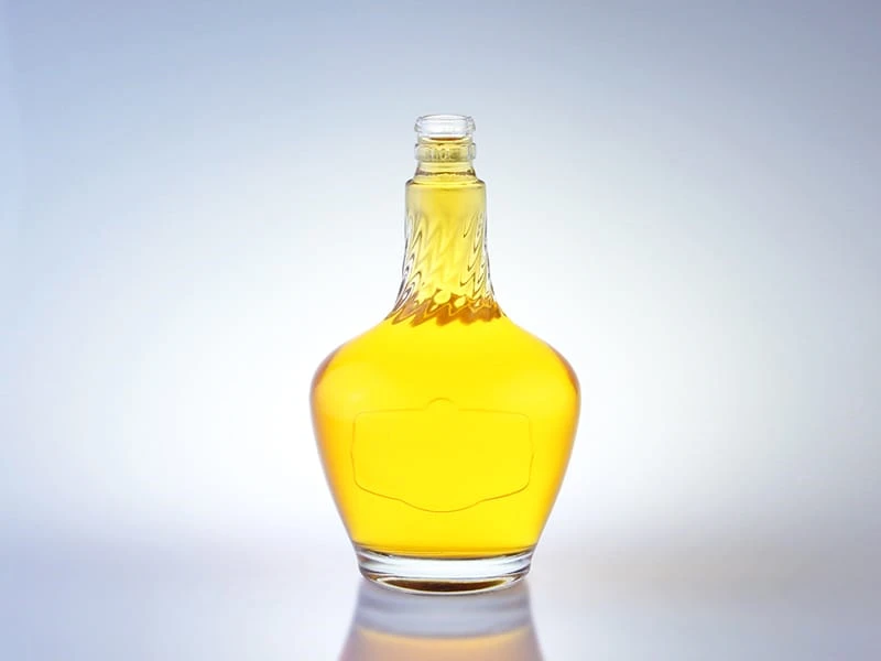 700ml spiral pattern glass bottle