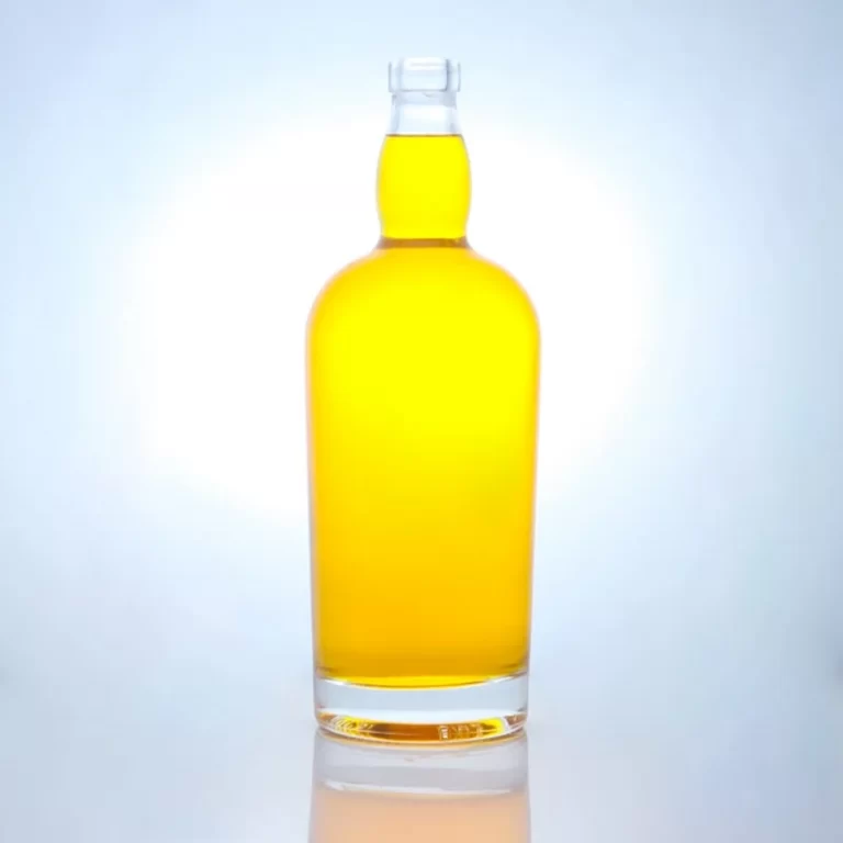 206-Top sale 700ml 750ml whiskey glass bottle with corks