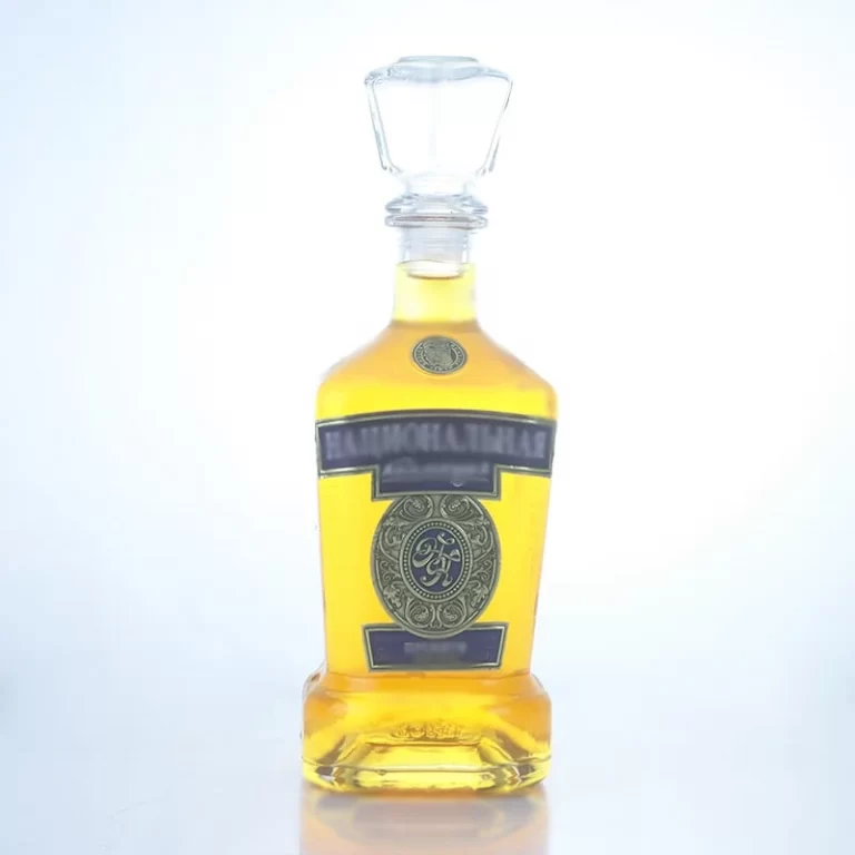306-750ml unique bottom decal logo whisky bottle with glass cap