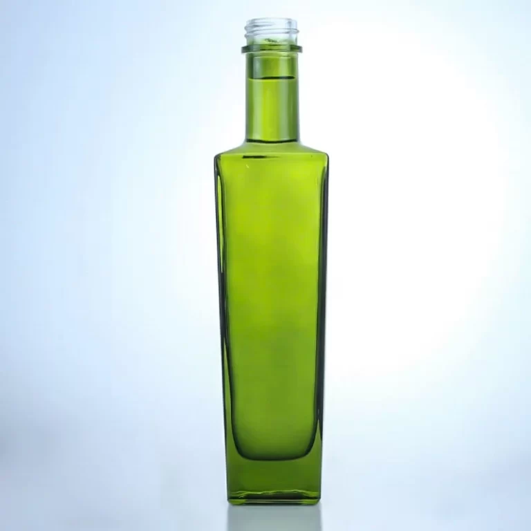 497-700ml green color square glass bottle with screw cap