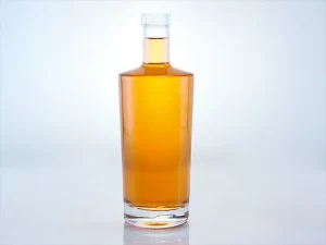 Clear whisky bottles uses cylinders for visual enhancement