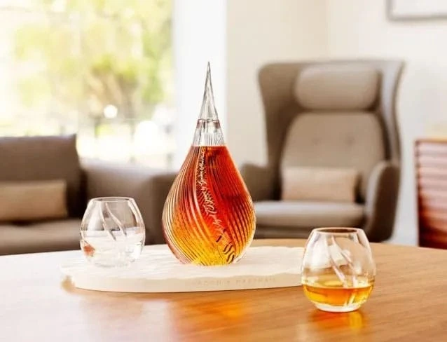 Glass whiskey bottle with unique design