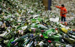 Are glass bottles recyclable? The answer is yes.