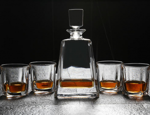 Trends of the glass whiskey bottle package in 2021