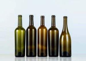 What is the standard size of a red wine bottle?