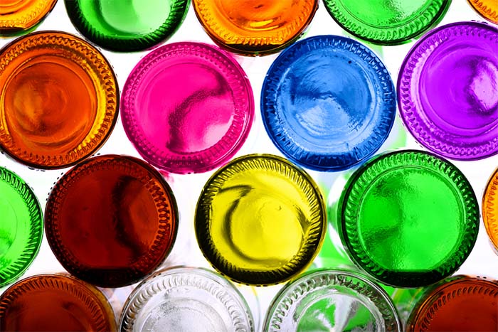 Quelles sont les couleurs les plus courantes des bouteilles en verre ?