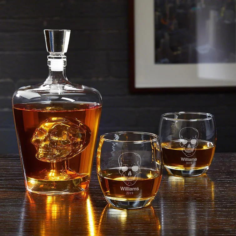 botella de whisky grabada